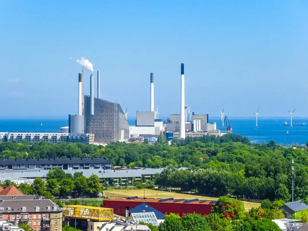 A modern manufacturing facility incorporating sustainable practices and green energy solutions.