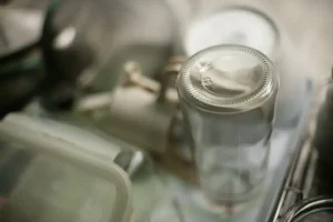 Rzeczy wielokrotnego użytku: Praktyczny przewodnik do zrównoważonego życia bez eco-szamingu