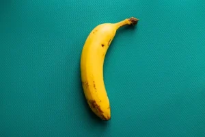 Gdzie wyrzucać skórki od banana? Kompletny poradnik [2026]