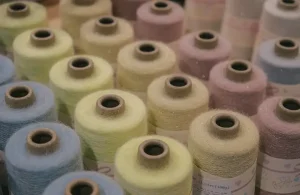 Bawełna organiczna a zwykła: 5 kluczowych różnic [Poradnik]