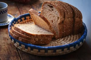 Gdzie wyrzucać chleb? Zasady poprawnej utylizacji pieczywa